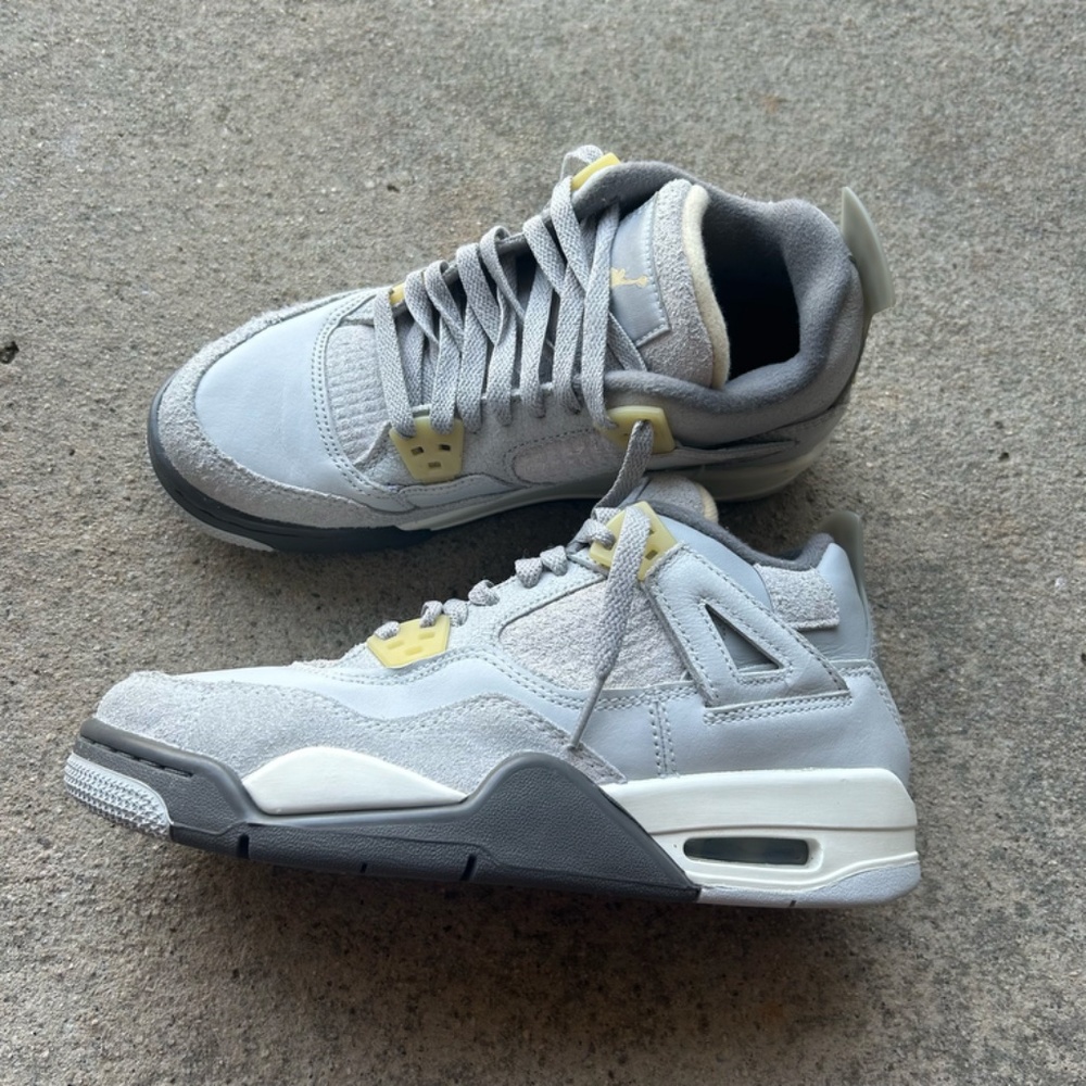Womens Jordan 4 Retro SE Craft Photon Dust